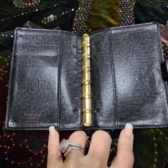 Louis Vuitton Epi Agenda - Picture 8 of 12